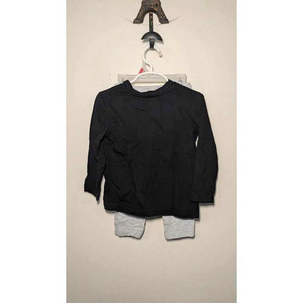 Boys Size 2T Outfit - Marvel Black Panther T-shirt + Oshkosh Gray Sweatpants